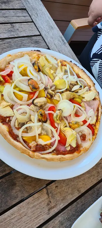 Wulfgang Eastermeier_Pizzeria Jean Paul Stuben_Wunsiedel_reseña