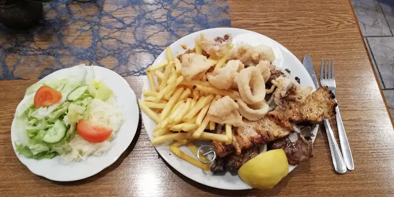 Mi We_Restaurant Akropolis bei Spyros_Main_review