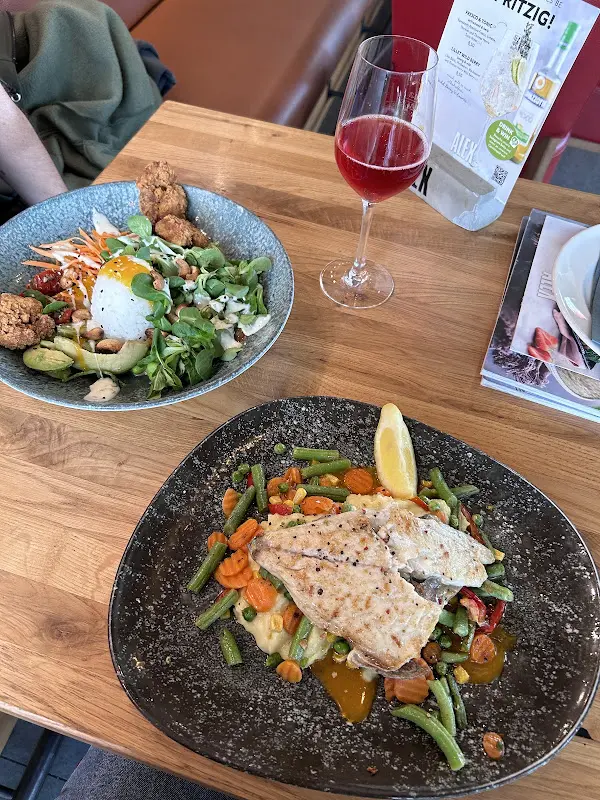 Olena Dzene_ALEX Frankfurt MyZeil_Main_Bewertung