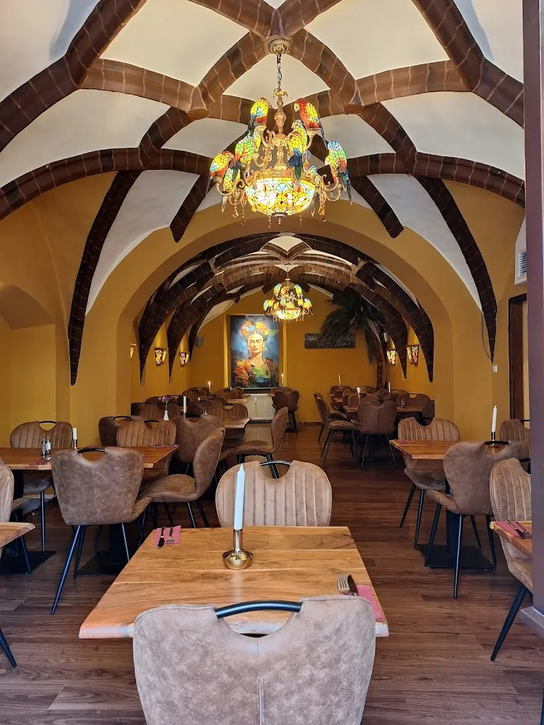 Schwarzer Adler „Milagro“_Berlin_slider_image_1