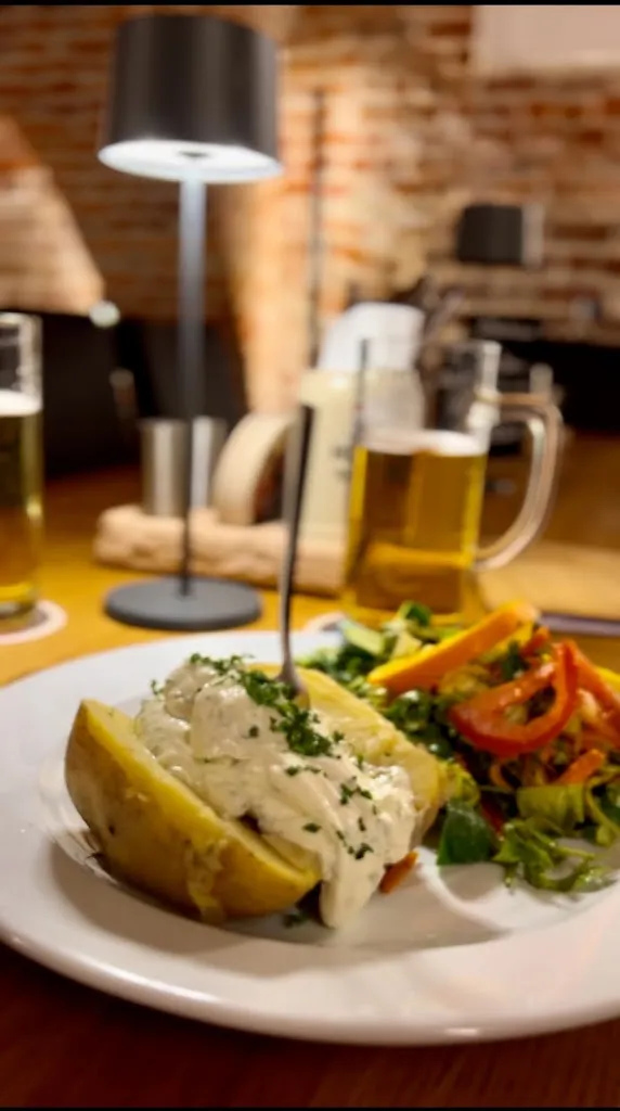 Nora Bleek_Ratskeller Bernau_Berlin_review