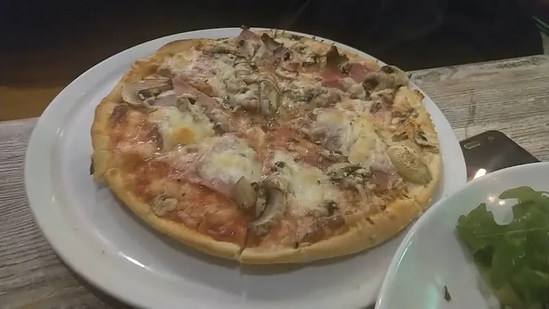 Pizza - Desha Lokanta_Berlin_slider_image_2