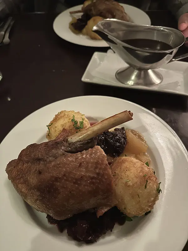 Grayson Woodall_Treptower Klause_Berlin_avis