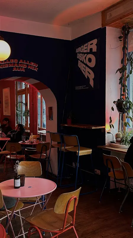 Carol Rynkevich_Neue Republik Reger_Berlin_Bewertung