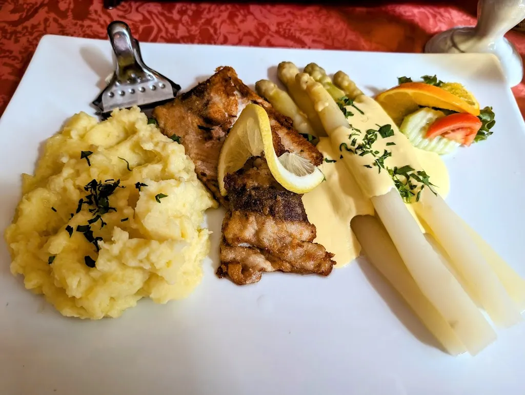 K. Bl._Restaurant Lindenhof Bernau Inhaber Dirk Loßnitzer_Berlin_review