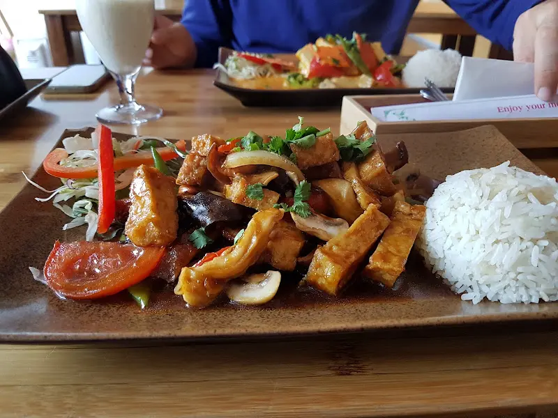 Jamie Matthews_t.viet_Berlin_review