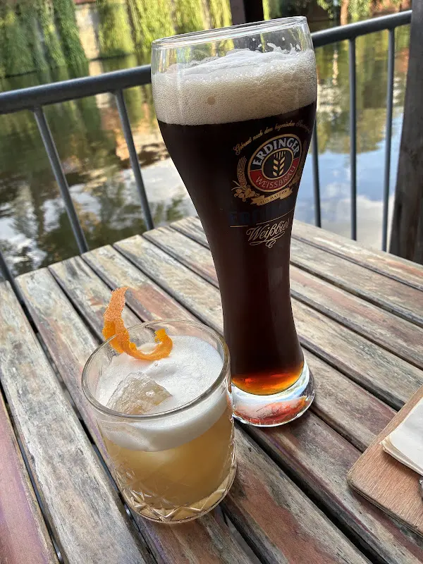 Lucinda Li_Freischwimmer_Berlin_reseña