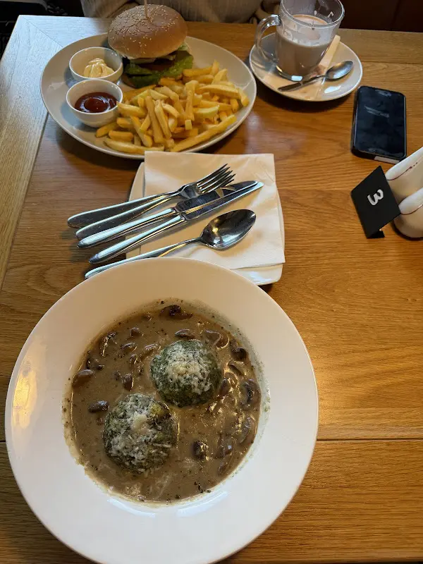 Niraj Patel_Hafen Domizil_Berlin_review