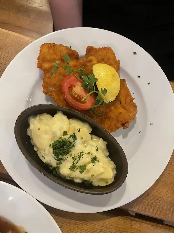 I J_Hofbräu_Berlin_review