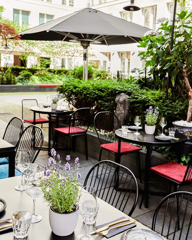 BLESS Restaurant_Berlin_slider_image_1