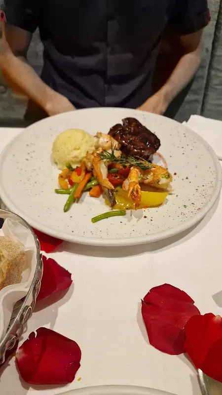 Елена Левина_Bellucci_Berlin_reseña