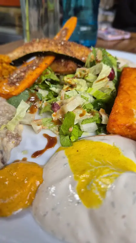 Dan N_Salamat_Berlin_review