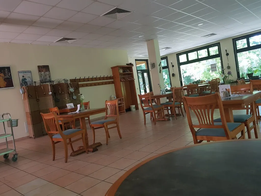 Mari Posa_Mittagstisch Bernau_Berlin_review