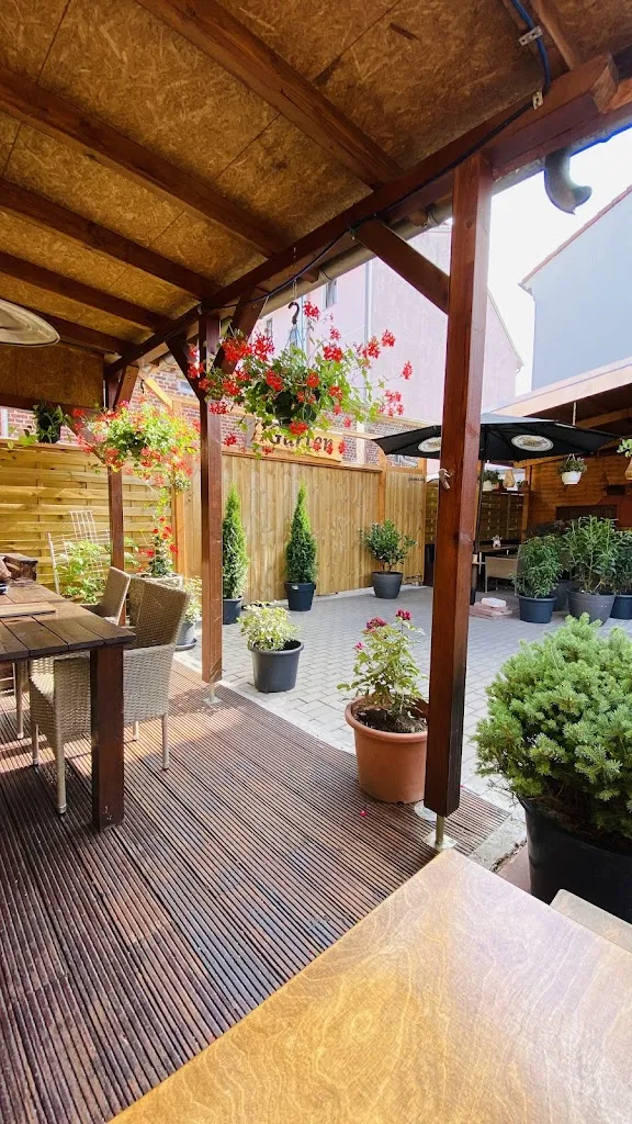 Oma’s Restaurant_Berlin_slider_image_1