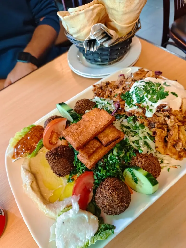 Melanee_Rissani-Imbiss_Berlin_reseña