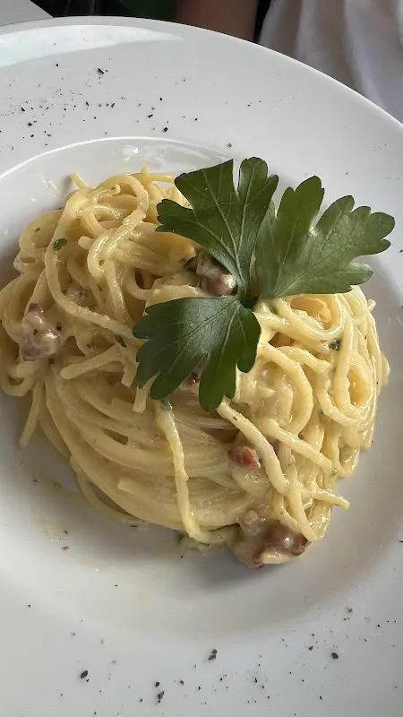 Euge A._leo e pepe_Berlin_review