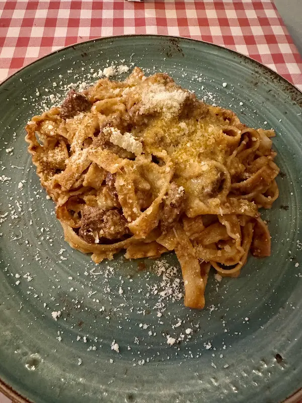 I Moirtifami_Berlin_slider_image_3