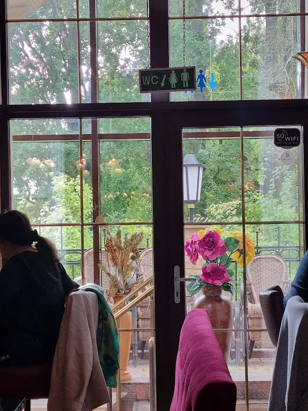 Vana Mavrakana_Eierschale Dahlem_Berlin_recensione