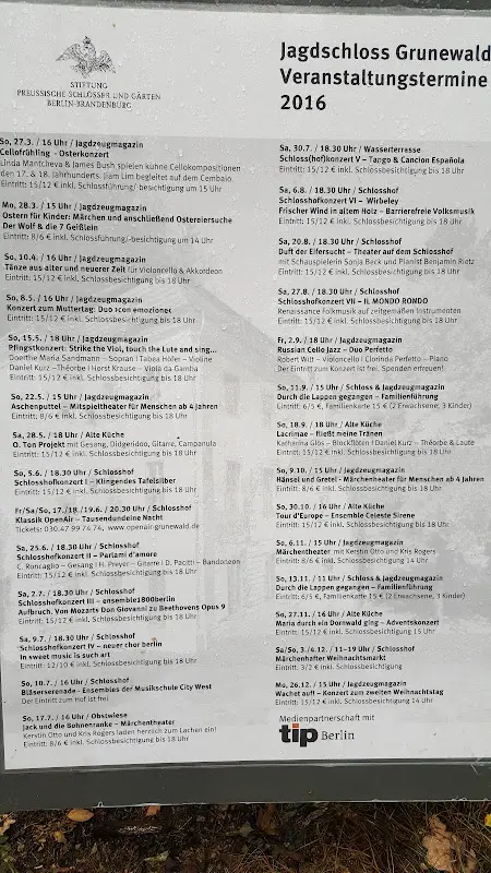 Menu_Paulsborn castle at the forest lake Grunewald_Berlin_immagine_1