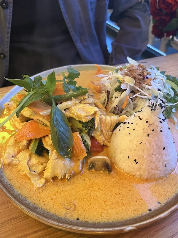 marie roels_Herr Nguyen 1991_Berlin_review