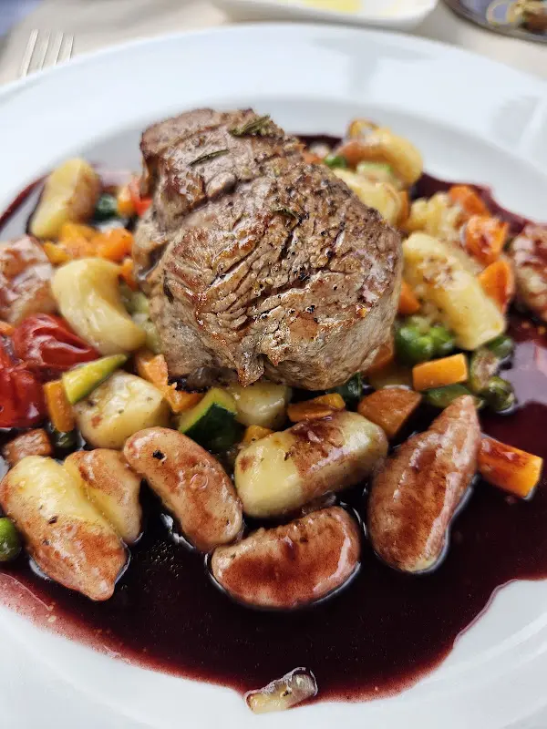 Christian Kmiotek_Landhaus am Poloplatz_Berlin_review