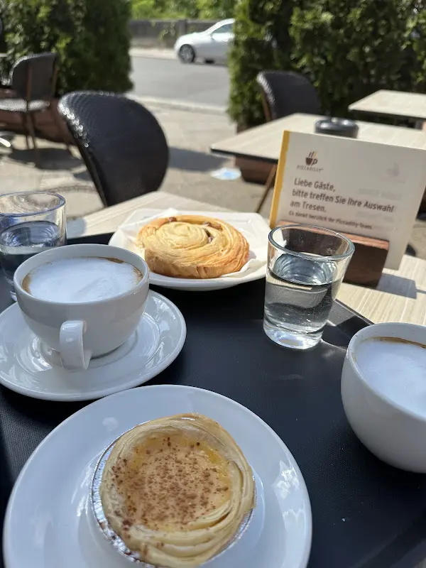 Dzmitry Yudo_Piccadilly_Berlin_review