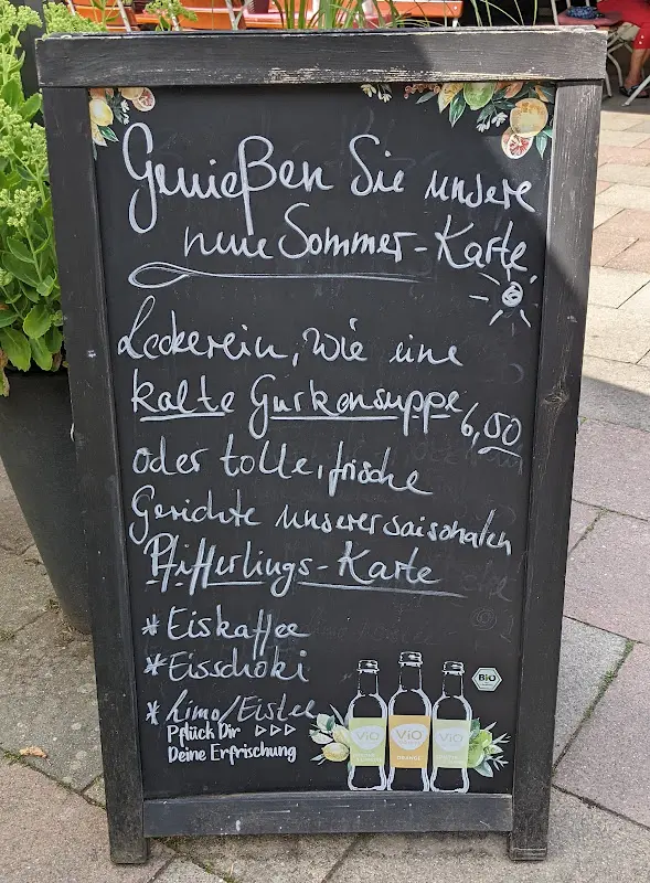 Menu_Restaurant Helmut | gemütliche Sonnenterrasse | moderne deutsche Küche | großer Saal für 120 Personen_Berlin_image_2