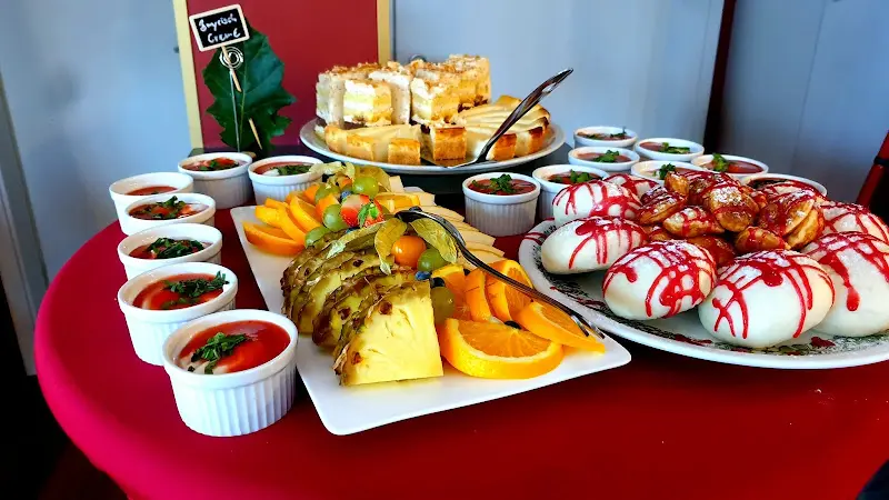 Restaurant Helmut | gemütliche Sonnenterrasse | moderne deutsche Küche | großer Saal für 120 Personen_Berlin_slider_image_2