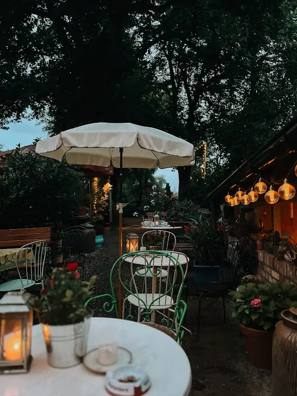 Hannes Cafe_Berlin_slider_image_2