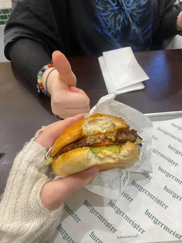 Laticia Vaca Gessner_Burgermeister_Berlin_review