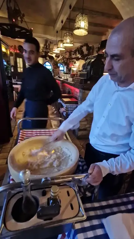 YVONNE Tuscany Restaurant & Pizzeria_Berlin_slider_image_2