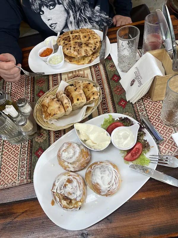 Sarah Sauvage_Sarajevo Inn Grunewald_Berlin_review