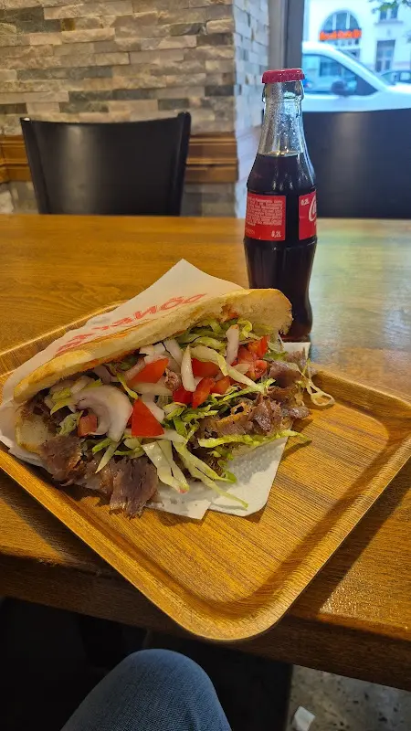 SuperKanuuna_Ugur Imbiss_Berlin_reseña