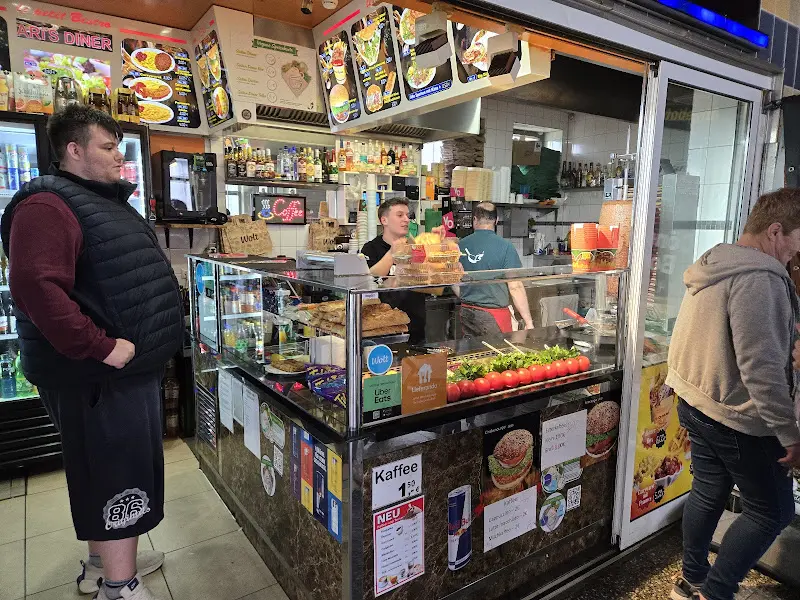 Ali's Diner U-Bahnhof Hellersdorf_Berlin_slider_image_3