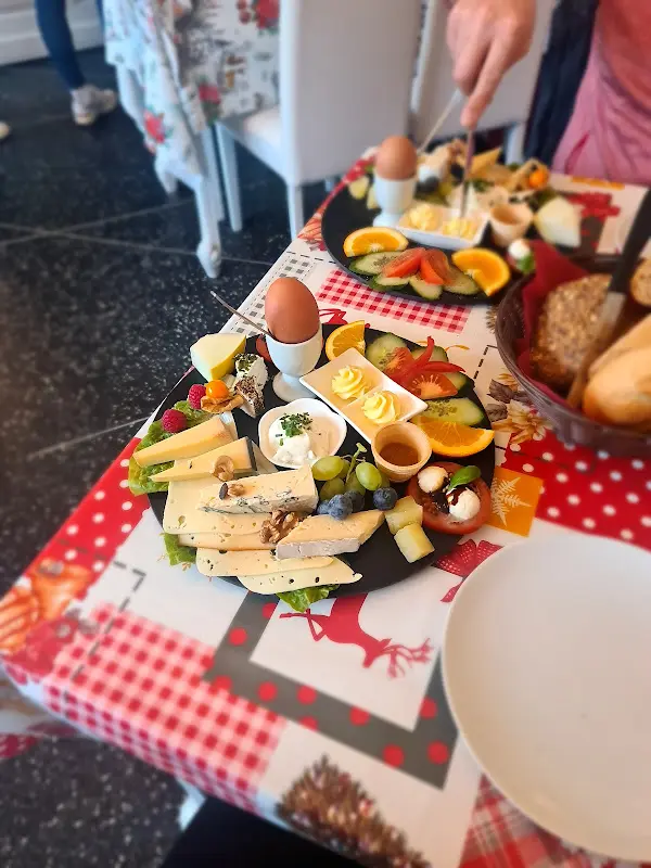 Linda Kowalski_Café Zeitgenuss_Berlin_review