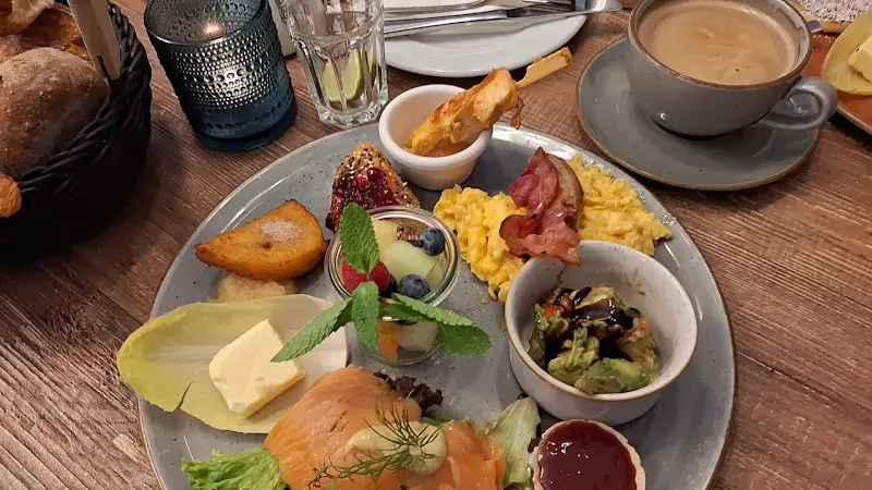 Tomasa_Berlin_slider_image_2