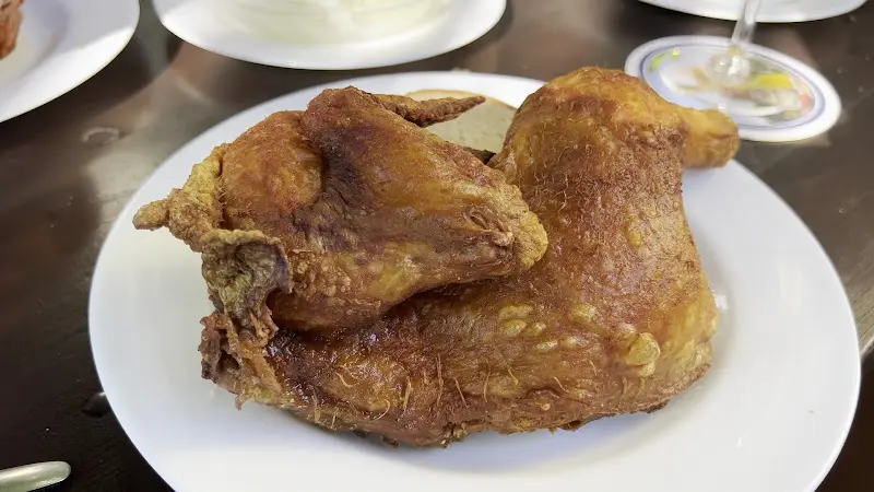 Alt Berliner Wirtshaus Henne_Berlin_slider_image_2