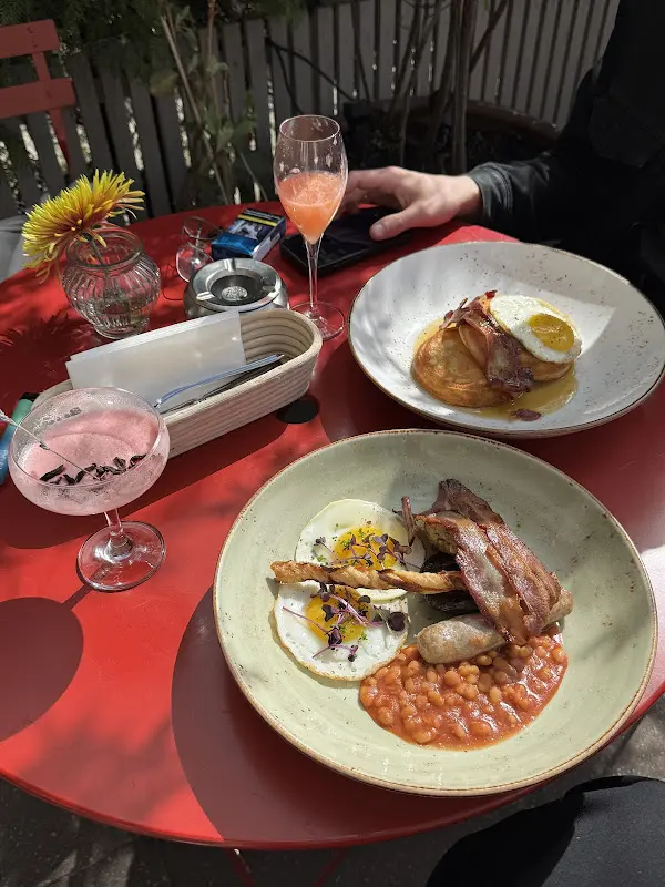 Alex Nováková_Spindler_Berlin_avis