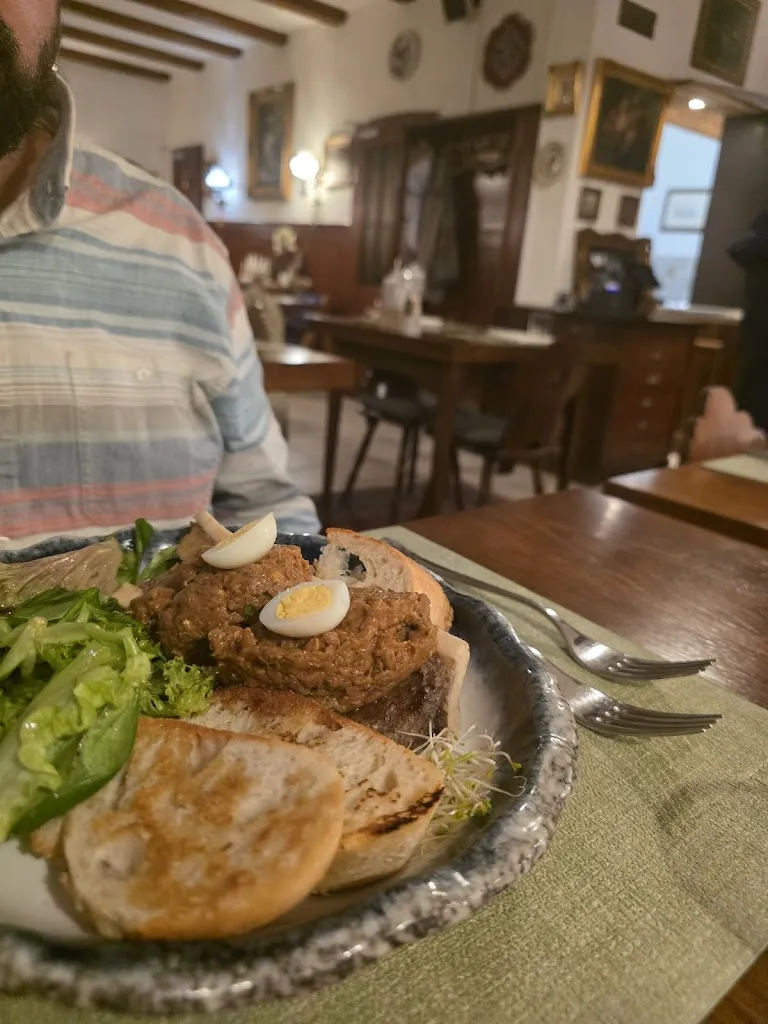 Elizabeth Holt_Gasthaus Auerhahn_Baden-Baden_avis