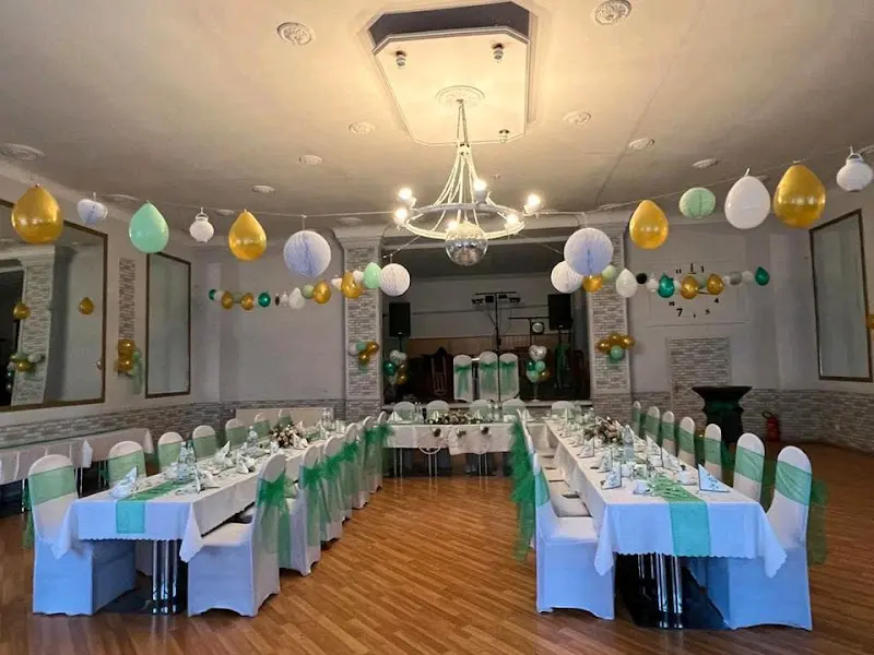 Restaurant Mittelpunkt der Erde_Hoppegarten_slider_image_1