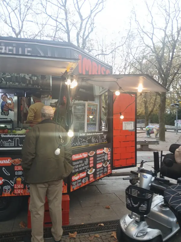 Lada Goldina_Die Zelle_Berlin_review