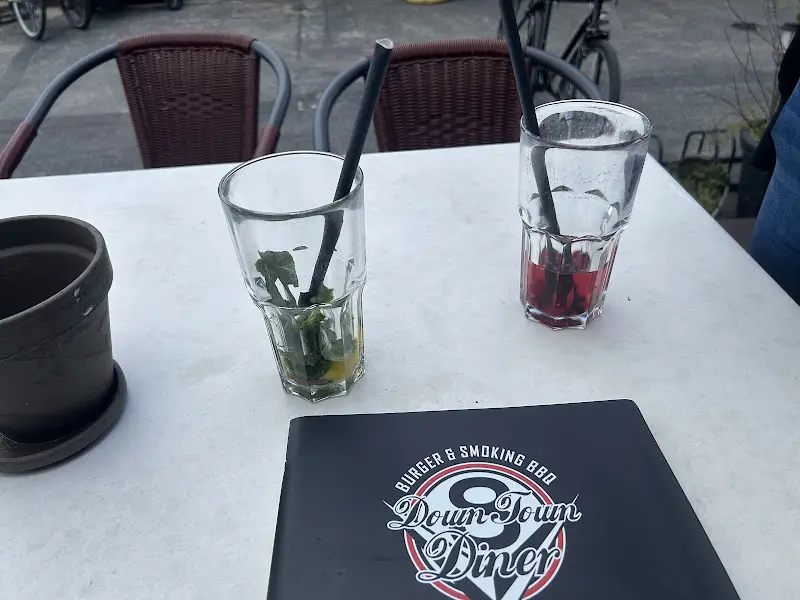 Houkun Zhu_Down Town Diner & Motel Müggelheim_Berlin_review