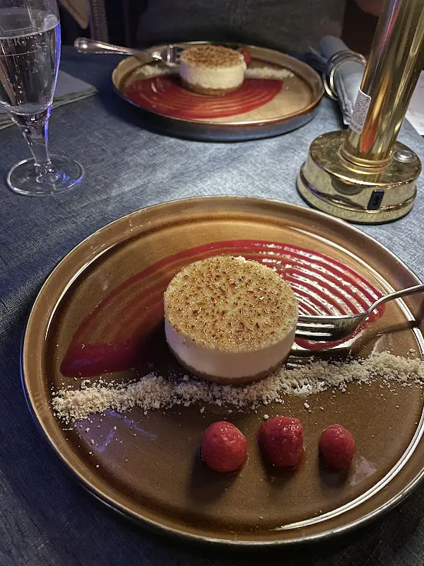 Min Luen Sun_Vorwerck Restaurant - Dine & Show_Berlin_review