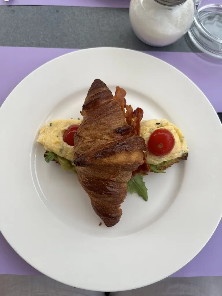 Veer Kohli_Einhorn | Café • Restaurant • Weinbar_Baden-Baden_review