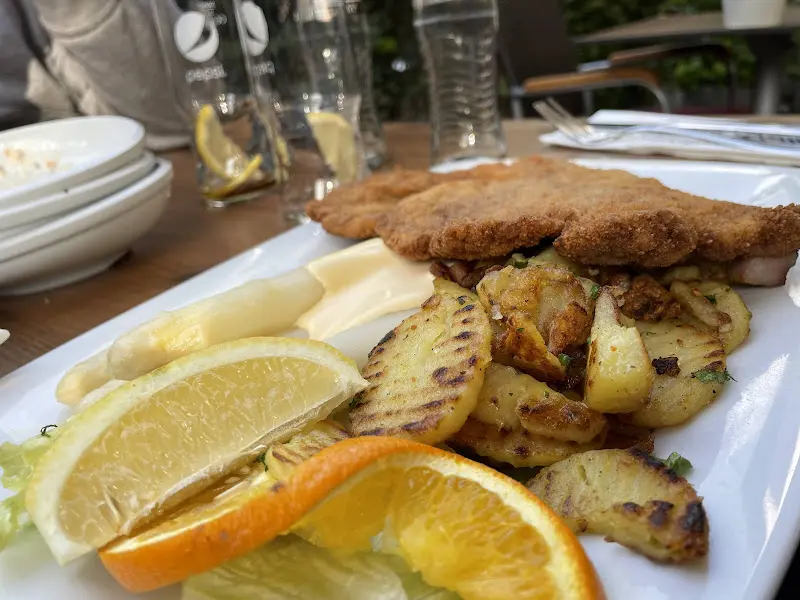 Adria Grill_Berlin_slider_image_3