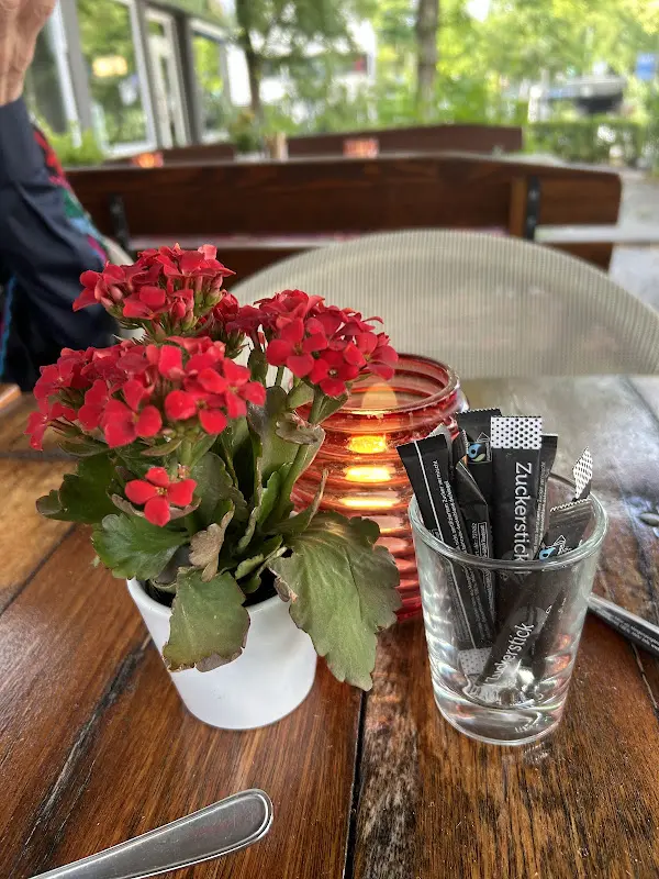 Alex Zamayoa_Café Schlacht_Berlin_review