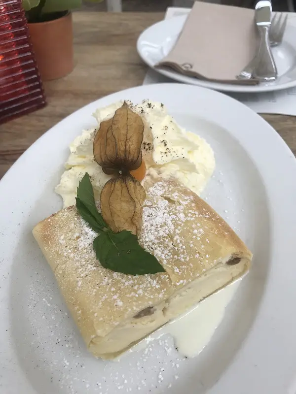 Aman Jain_Café Schlacht_Berlin_review