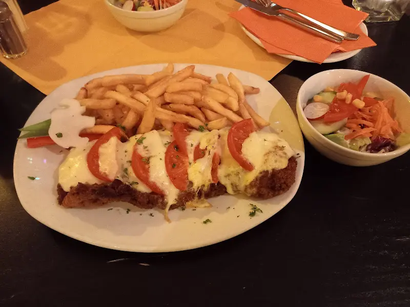 Katie Moore_Elefant_Berlin_review