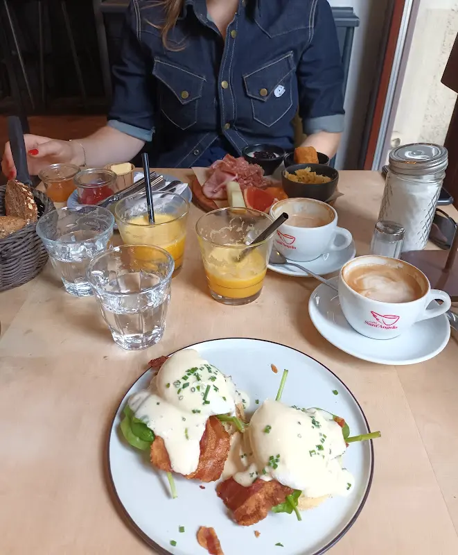 M._April_Berlin_recensione