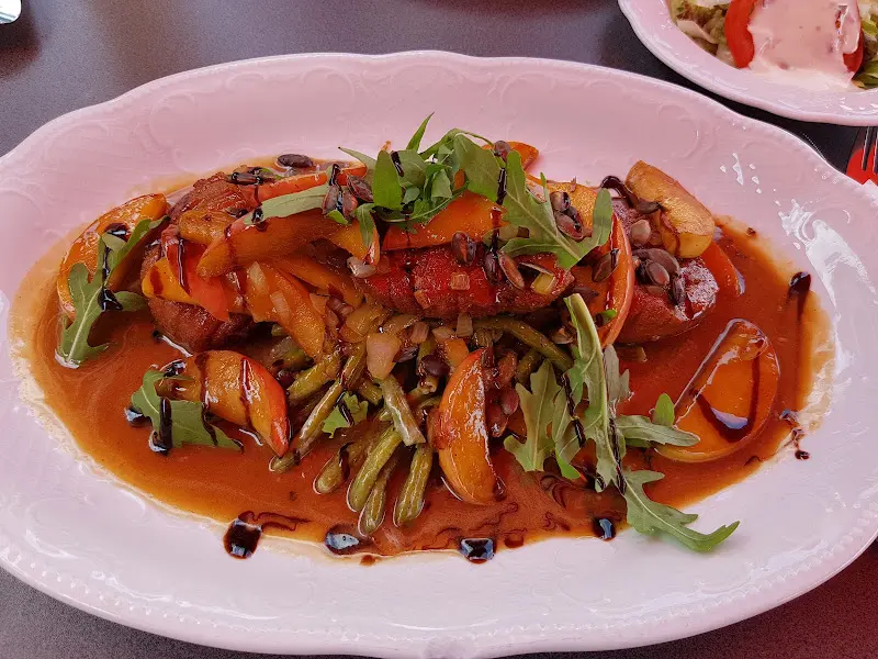 Aurora Ross_Ormos by Milchhäuschen_Berlin_review